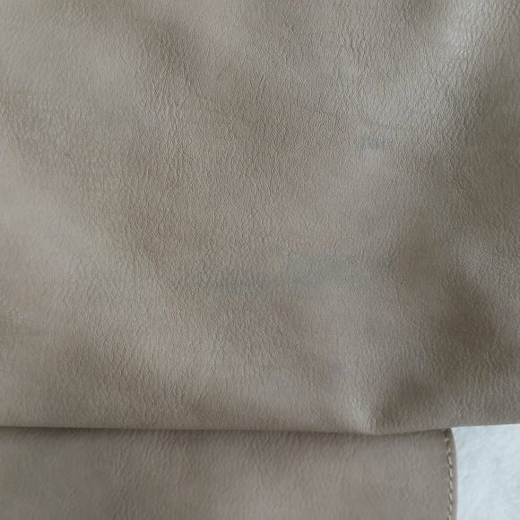 Antik Kraft Cream Shoulder Bag with Slouchy Silhouette - Picture 15 of 15